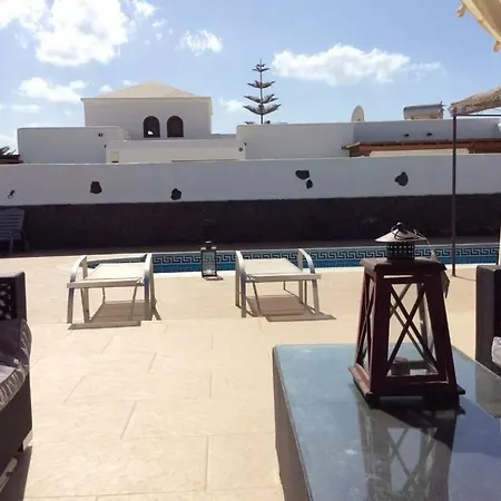 Playa Blanca Sleeps 6 Pool Wifi Willa
